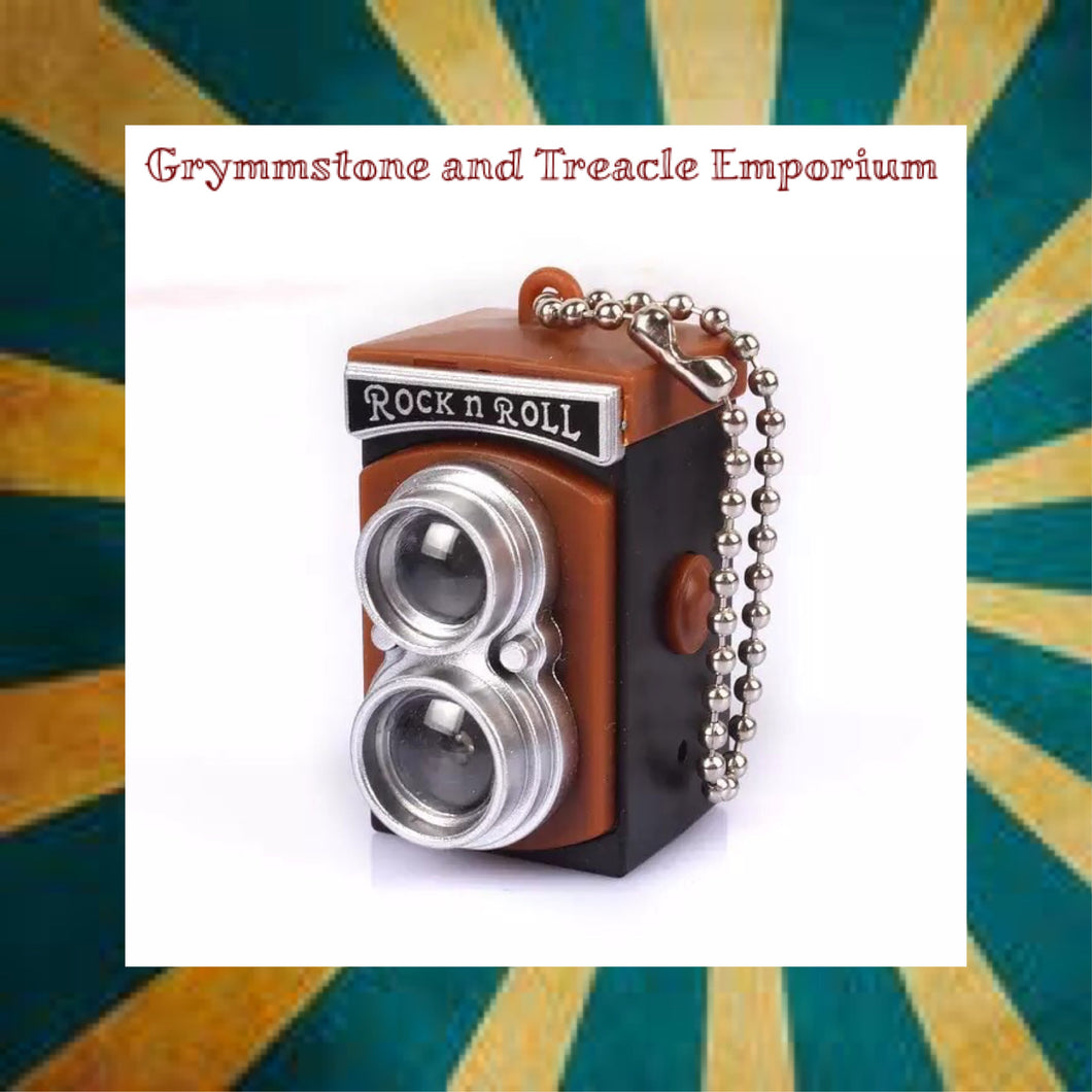 Keyring - Vintage Camera with “Flash”