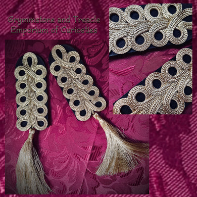 Regalus Epaulettes