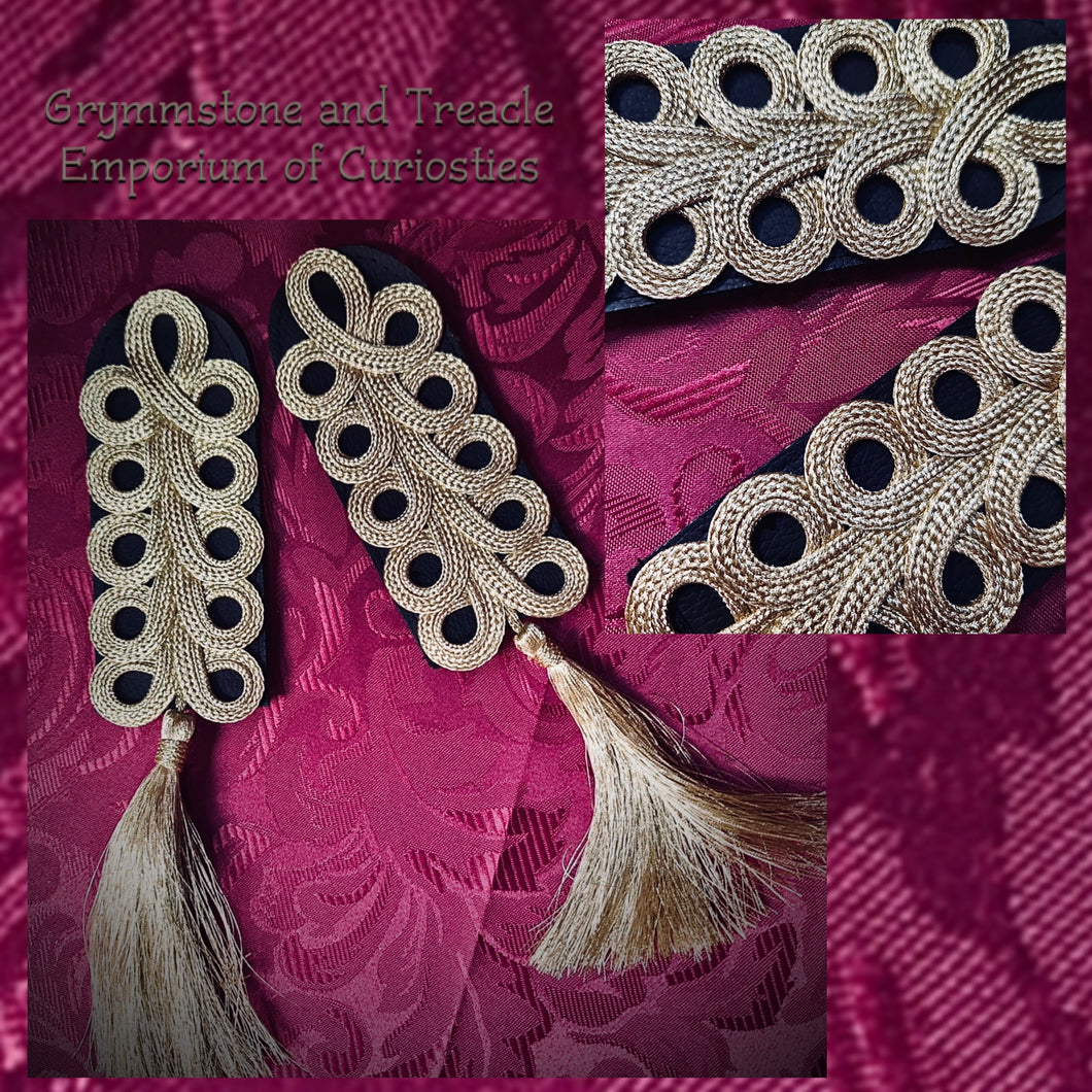 Regalus Epaulettes